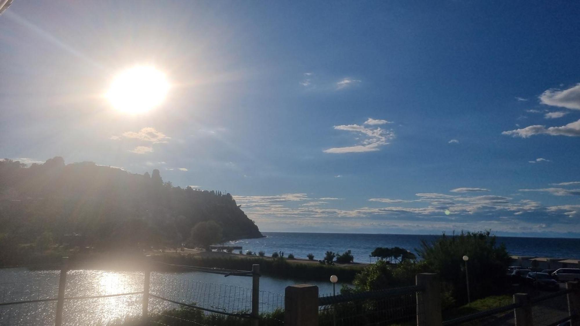 Piran Beach House - Private Oasis - Beachfront Apartment With A Sea View Terrace エクステリア 写真