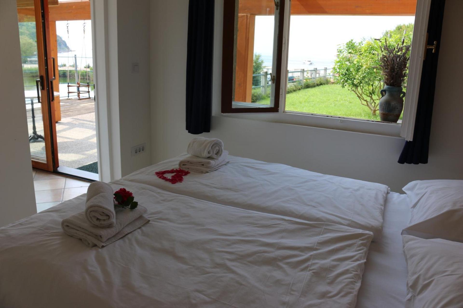 Piran Beach House - Private Oasis - Beachfront Apartment With A Sea View Terrace エクステリア 写真