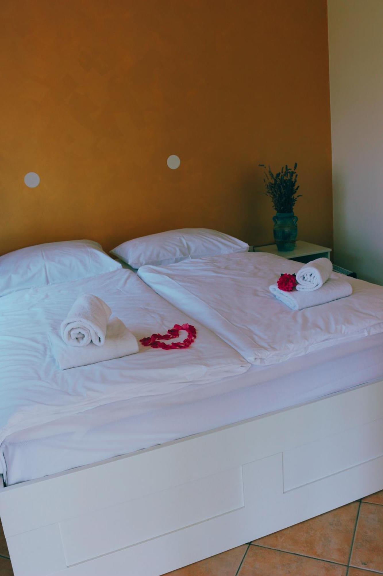 Piran Beach House - Private Oasis - Beachfront Apartment With A Sea View Terrace エクステリア 写真