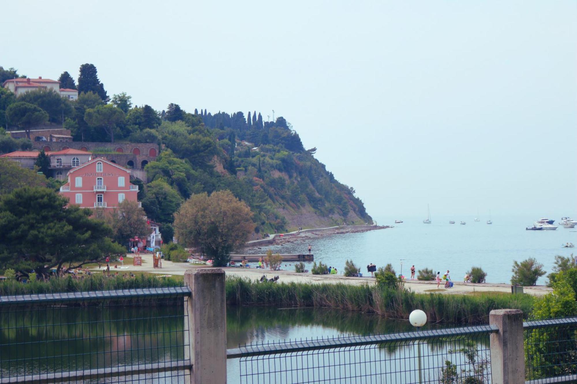 Piran Beach House - Private Oasis - Beachfront Apartment With A Sea View Terrace エクステリア 写真