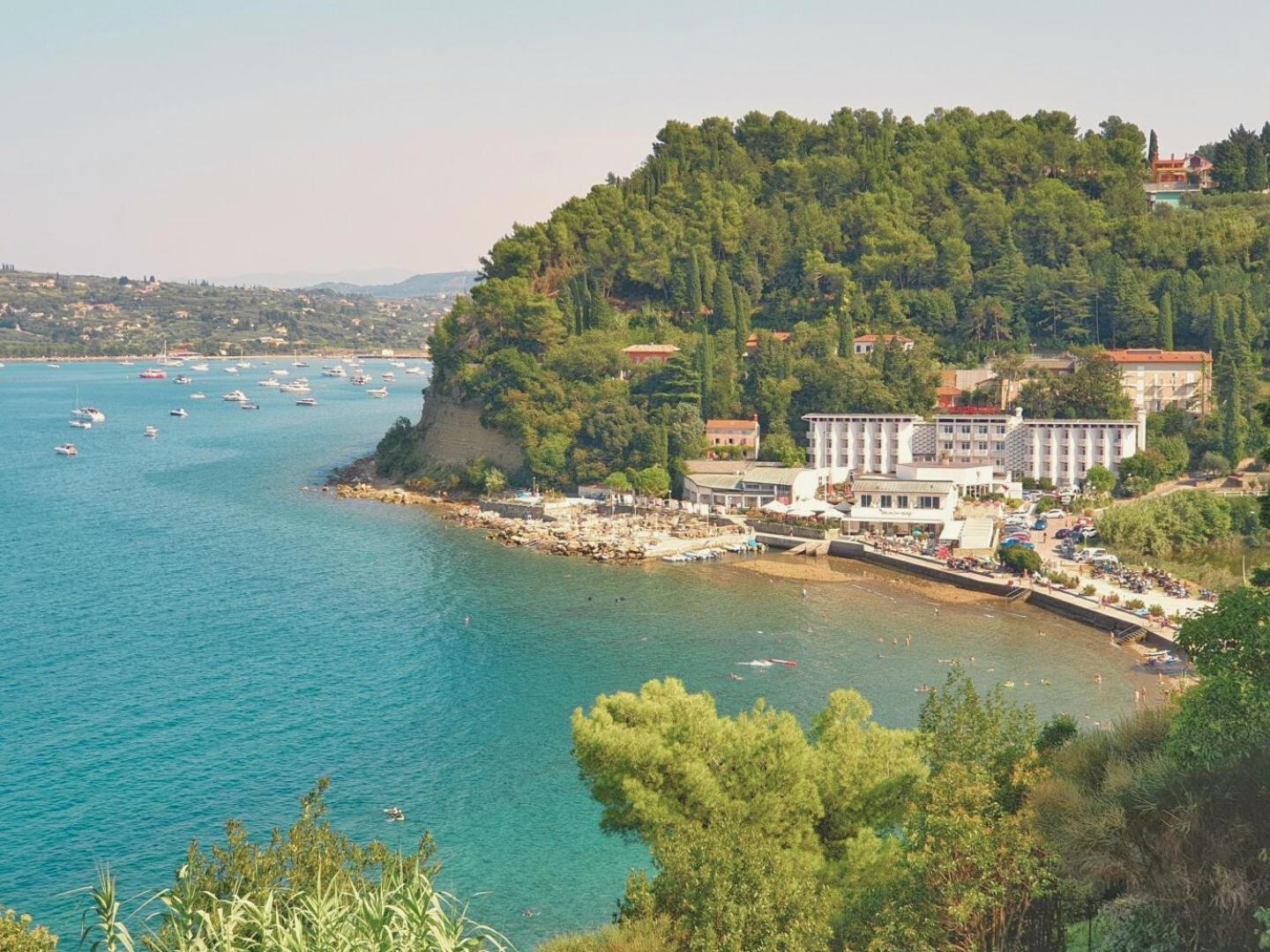 Piran Beach House - Private Oasis - Beachfront Apartment With A Sea View Terrace エクステリア 写真